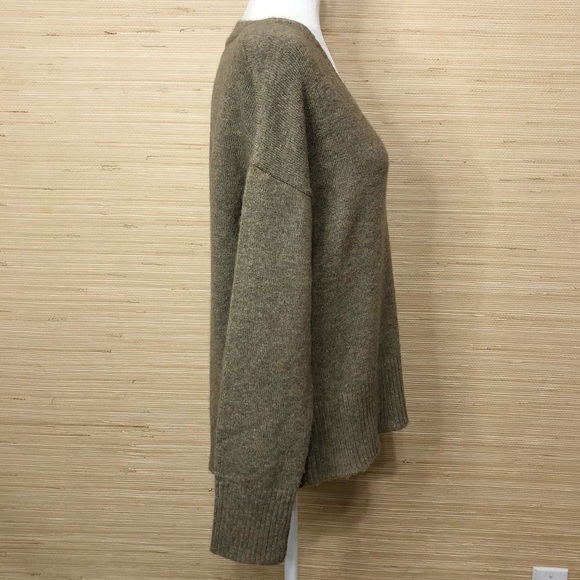 Two-Tone Color Blocked Knit V-Neck Pull Over Soft Cozy Sweater Medium - Picture 4 of 8